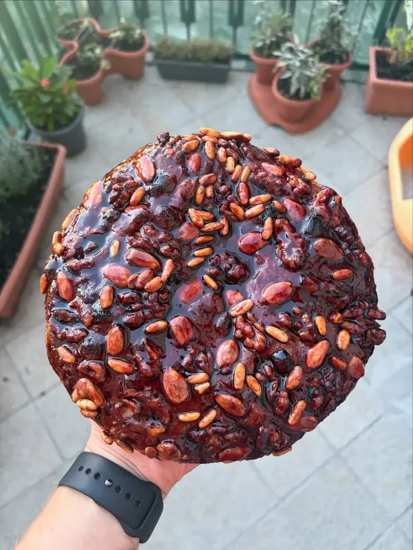 Pane glassato ai pinoli